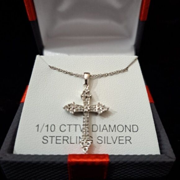 NEW in Box 1/10 CTTW Diamond Cross Pendant - Picture 2 of 4